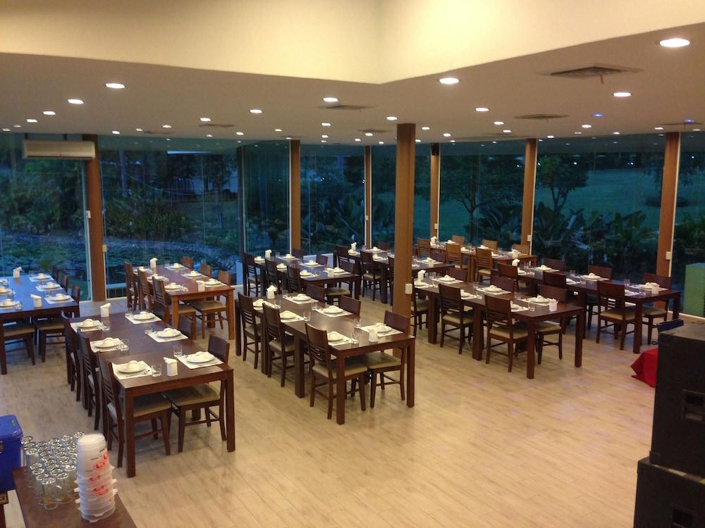 Suwan Driving Range And Resort Си Рача Екстериор снимка