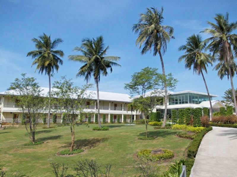 Suwan Driving Range And Resort Си Рача Екстериор снимка