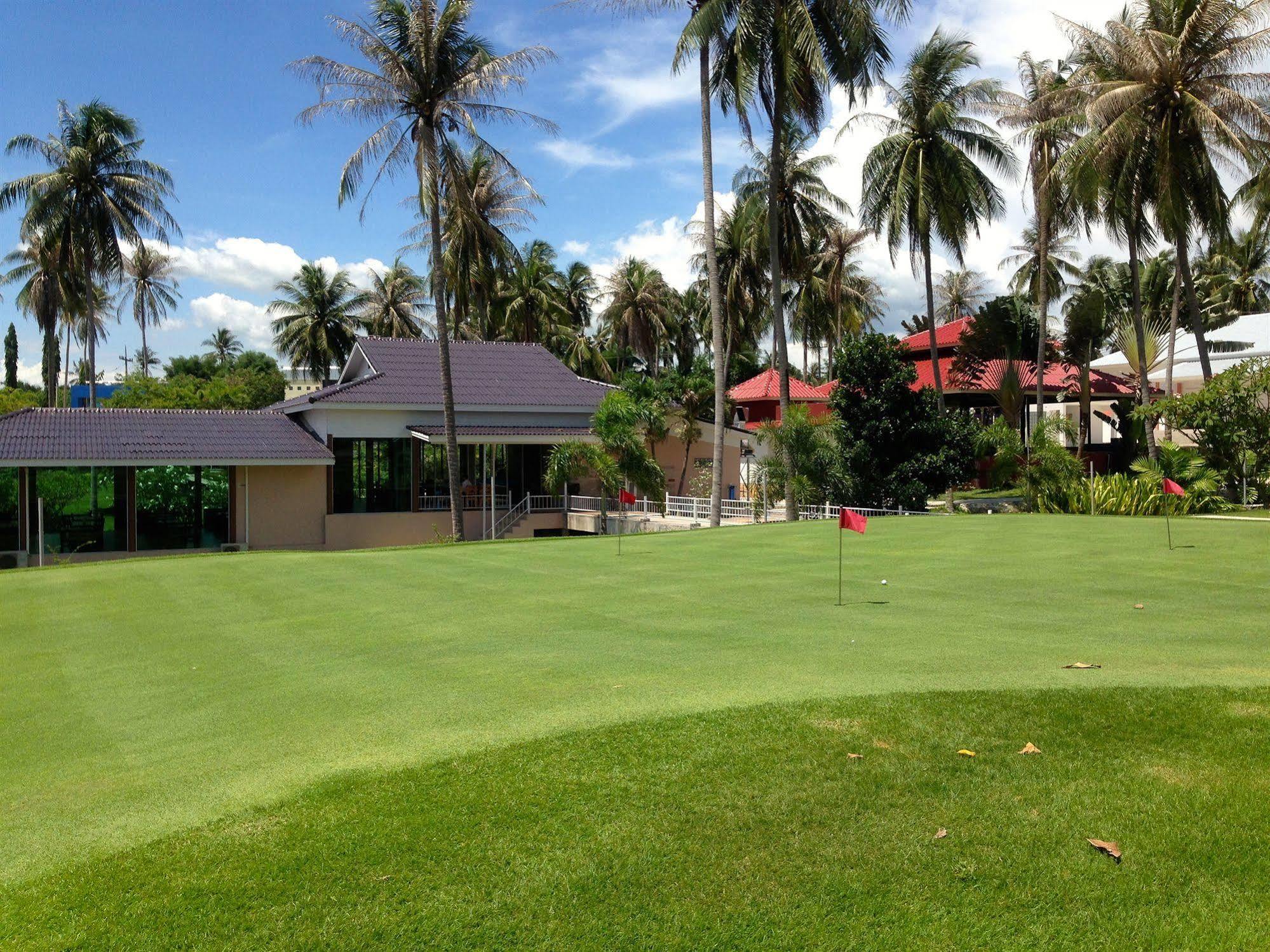Suwan Driving Range And Resort Си Рача Екстериор снимка