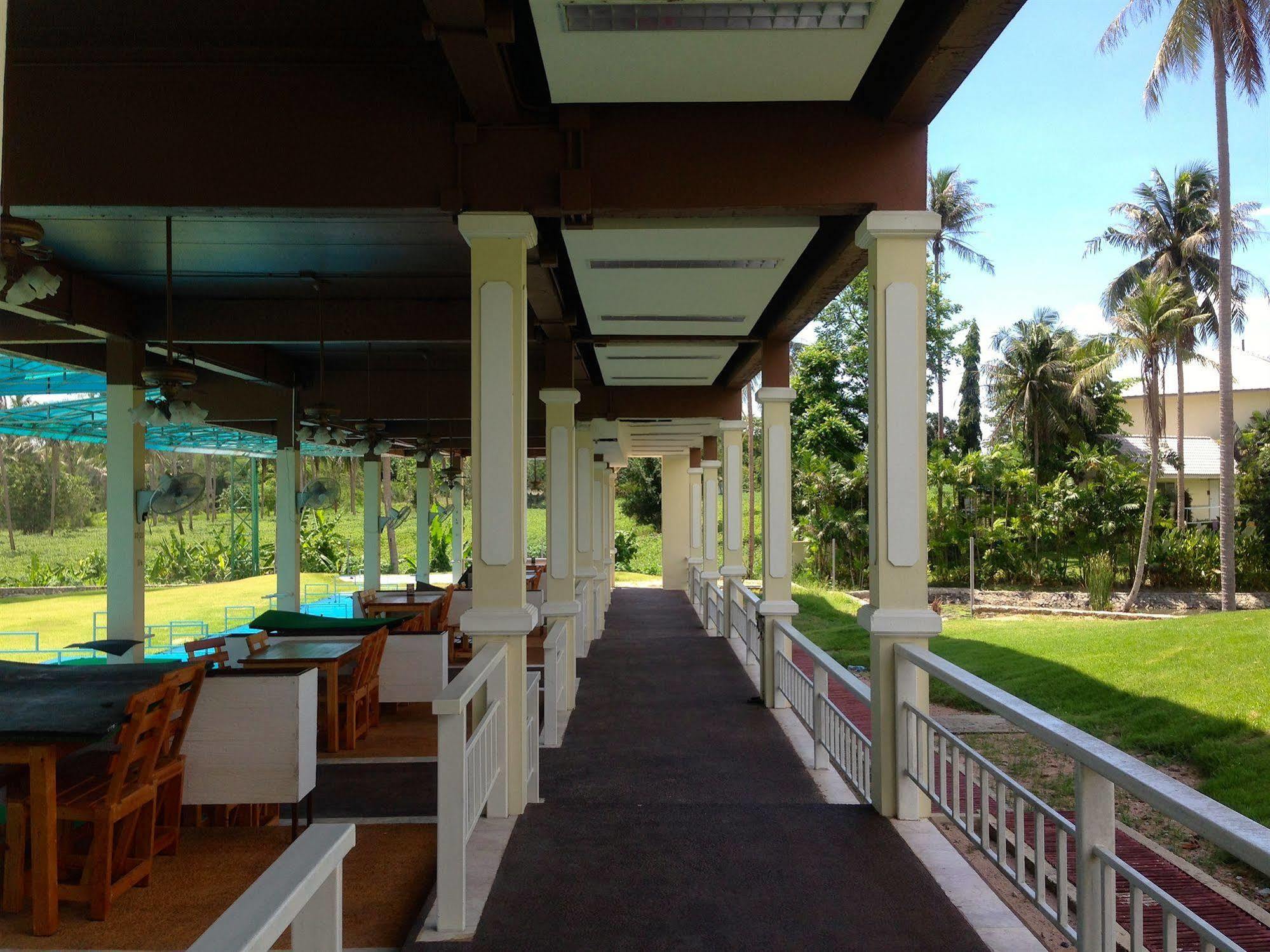 Suwan Driving Range And Resort Си Рача Екстериор снимка