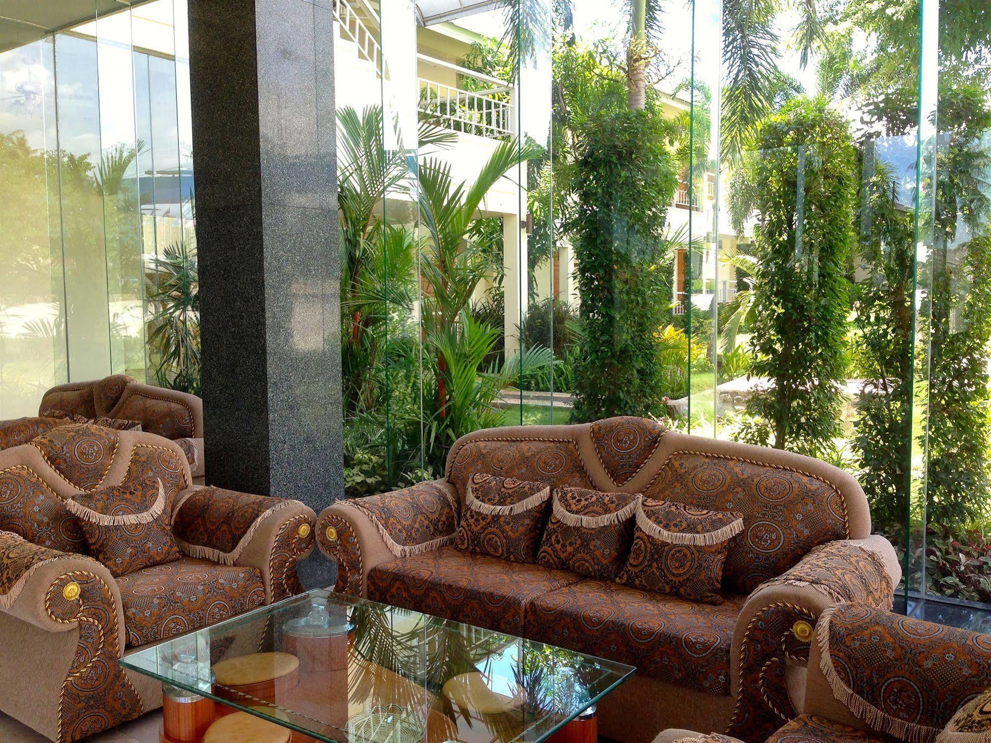 Suwan Driving Range And Resort Си Рача Екстериор снимка
